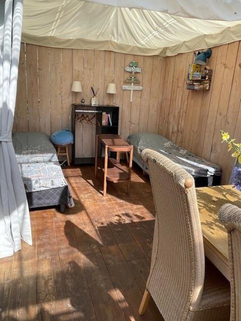 Vrijstaande Accommodatie Glamping De Kas Inn Hank Esterno foto