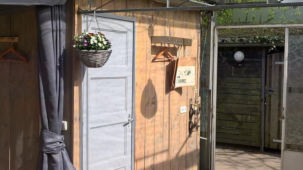 Vrijstaande Accommodatie Glamping De Kas Inn Hank Esterno foto